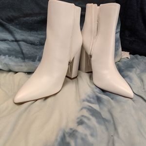 UNWORN White JustFab Boots